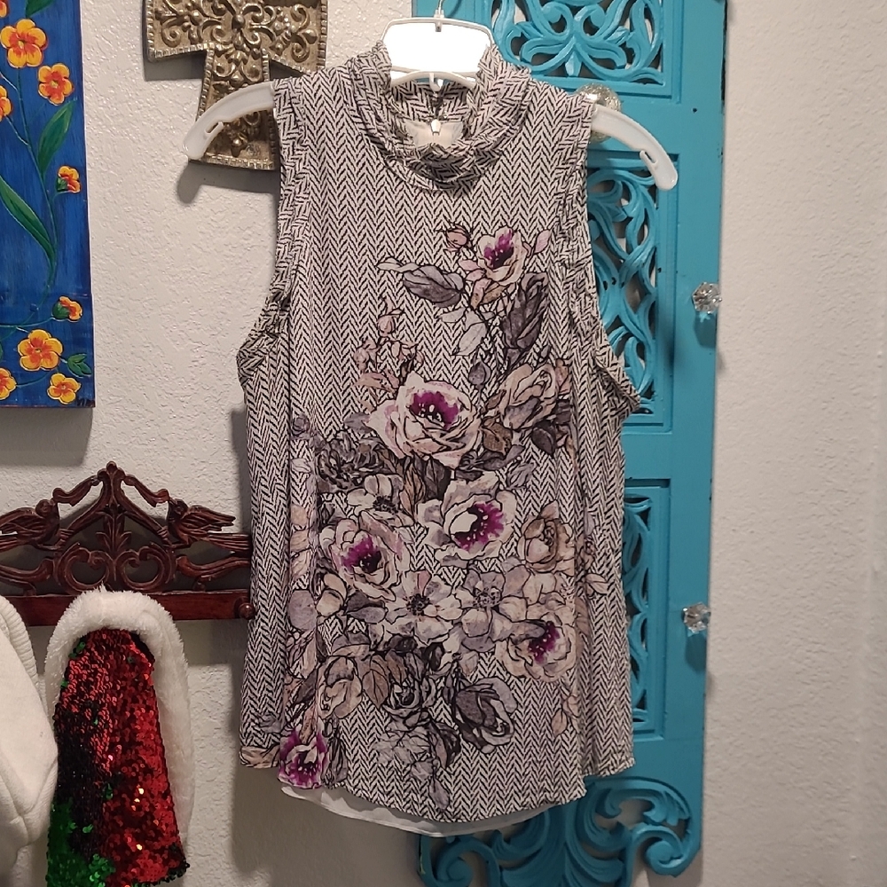 White House Black Market Floral Sleeveless Blouse
